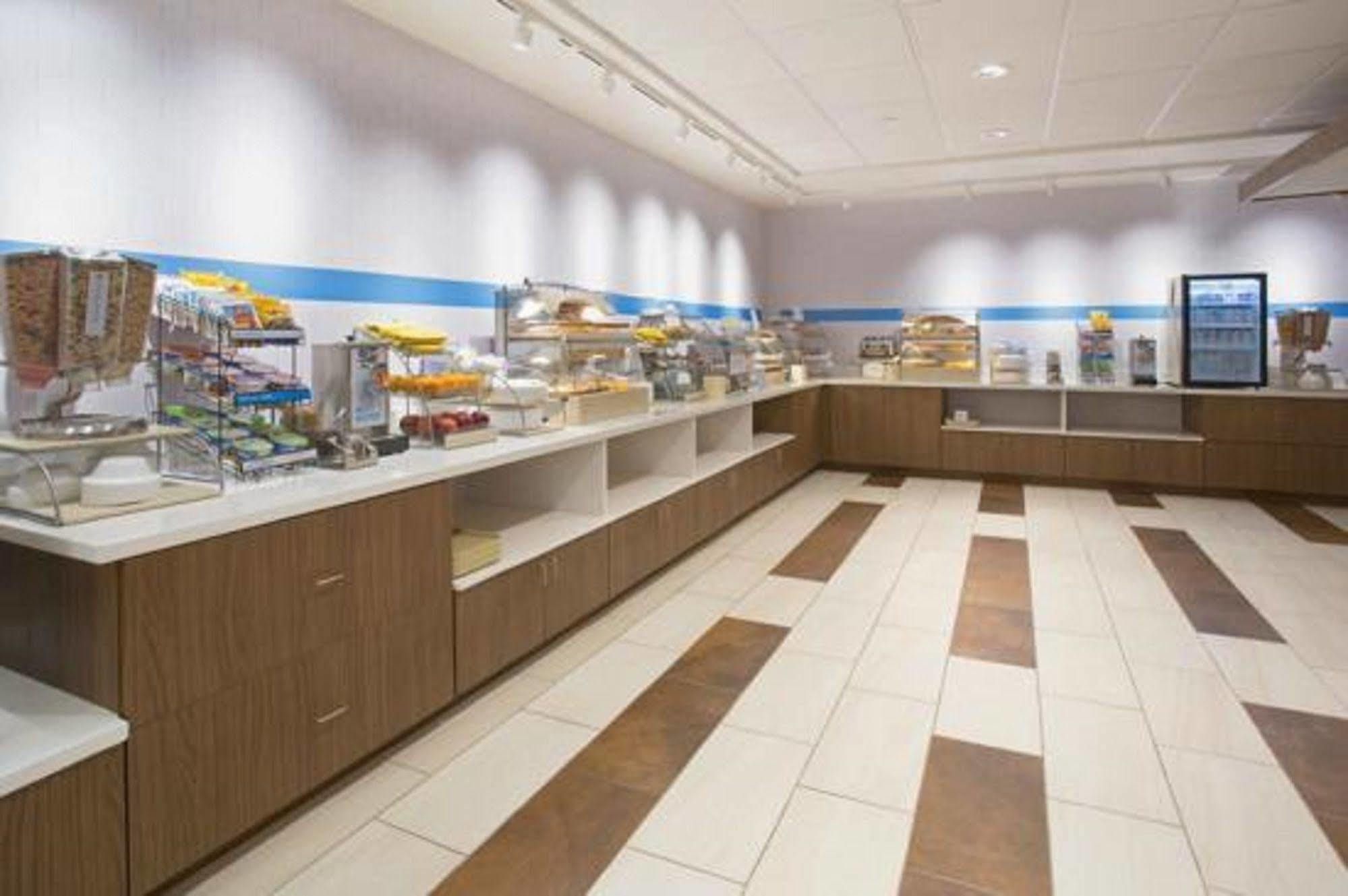 Holiday Inn Express Hotel & Suites Athens By Ihg Dış mekan fotoğraf